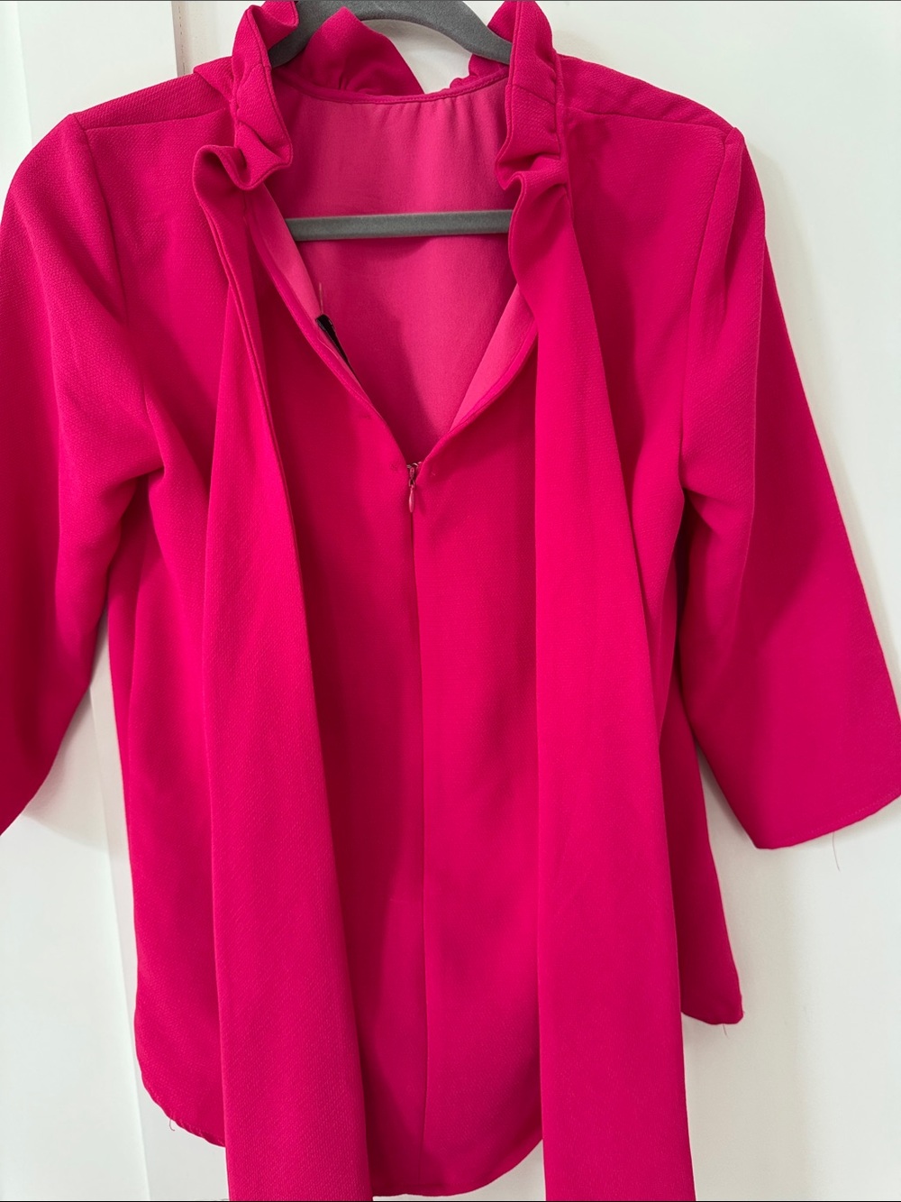Tuckernuck Pomander Place Faye Fuchsia Pink Crepe Ruffled Neck Bow Top S - Picture 8 of 9